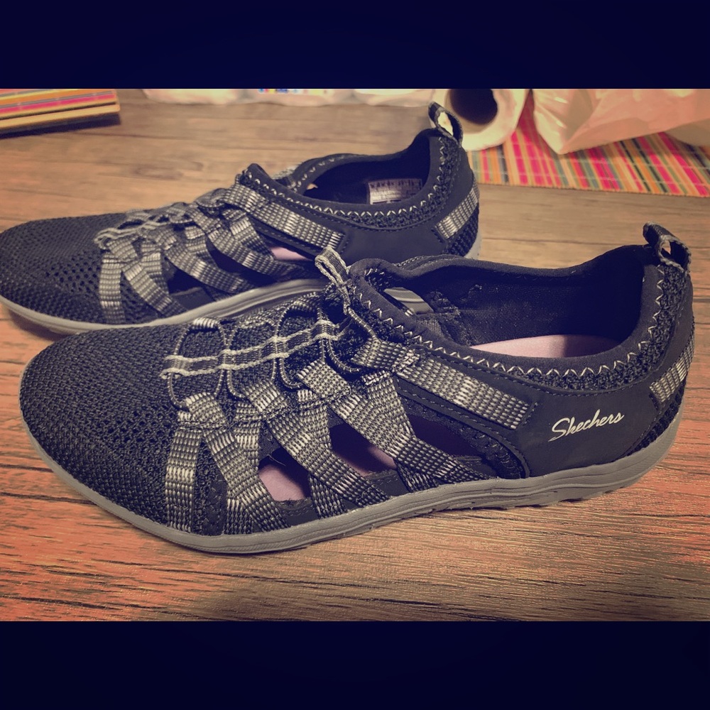 SKETCHERS RELAXED FIT: REGGAE FEST - Size 7 Black